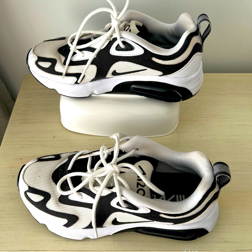 NIKE AIR MAX 200 Lifestyle Sneakers Black/White size 7